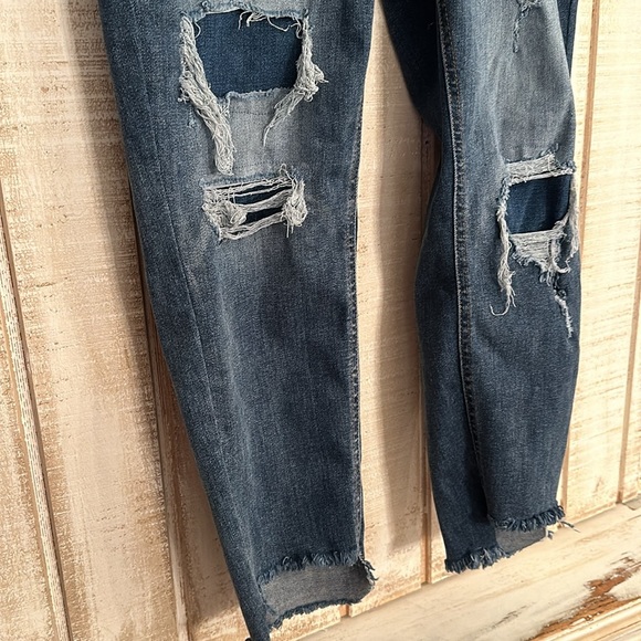 Distressed jeans - Picture 3 of 7